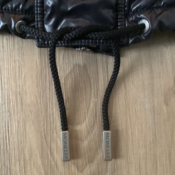 Moncler short, down puffer jacket in navy blue and off-white, size 2 - Picture 5 of 15